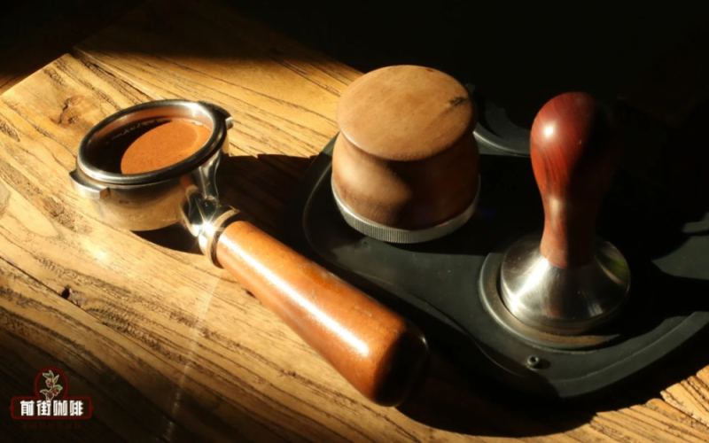 布粉器工作原理与压粉技巧：如何避免意式浓缩萃取不均