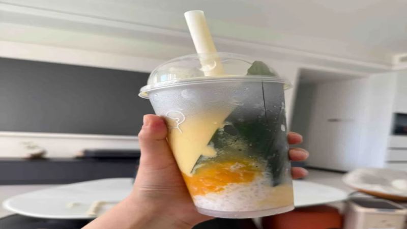 喜茶端午限定芒椰糯米饭回归，杯中粽叶装饰引发顾客争议